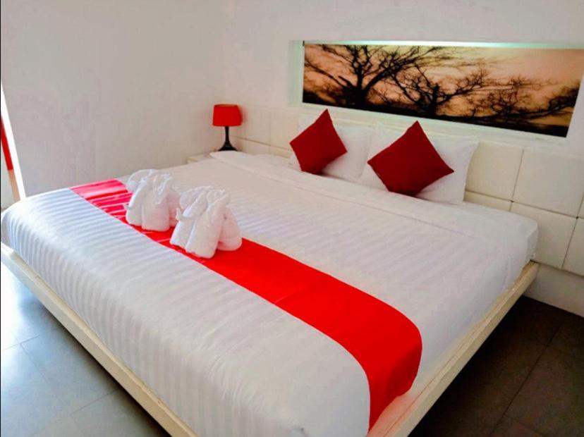 My Hotel Phuket Patong Exteriör bild